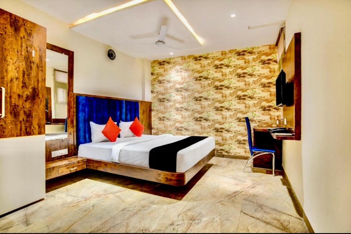 Tulip Best Rated Area In Vrindavan- Free 5g Wifi, Inhouse Parking 3* Vrindavan