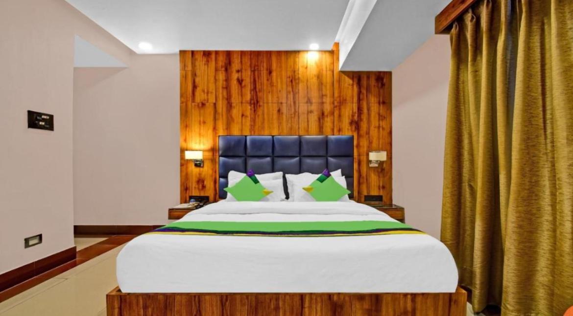 The Solitaire - Boutique Affordable 3*