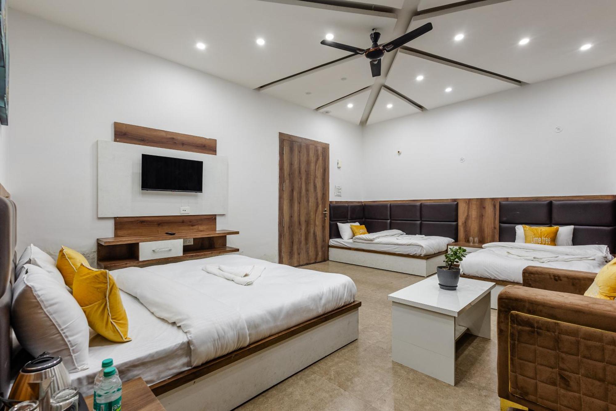 Hotel Lime Tree And Banquet
