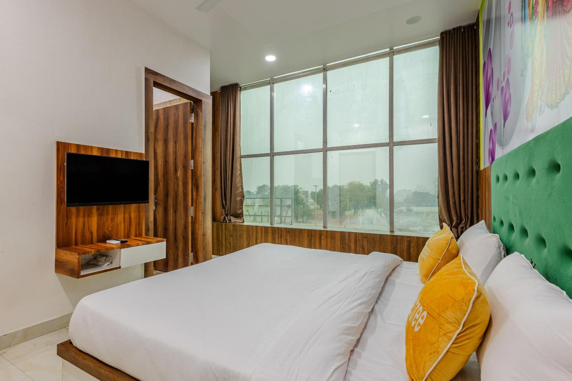 Lime Tree And Banquet Hotel