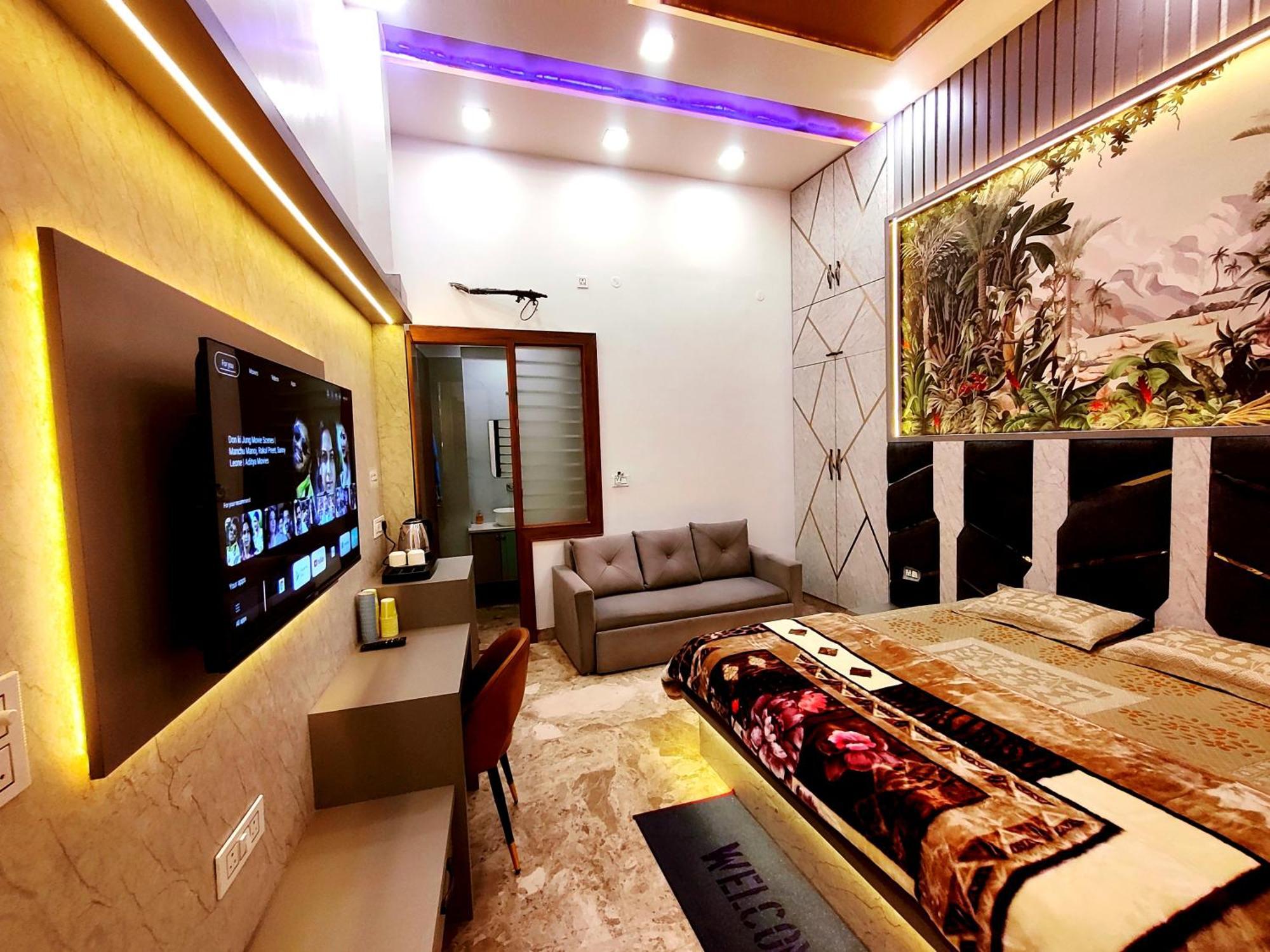 Premium Near Banke Bihari Ji With Power Backup - Free Wifi - Washing Machine Etc Homestay Vrindavan