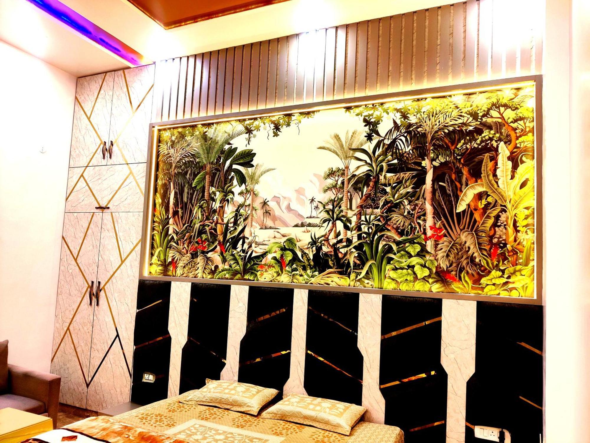 Premium Near Banke Bihari Ji With Power Backup - Free Wifi - Washing Machine Etc *