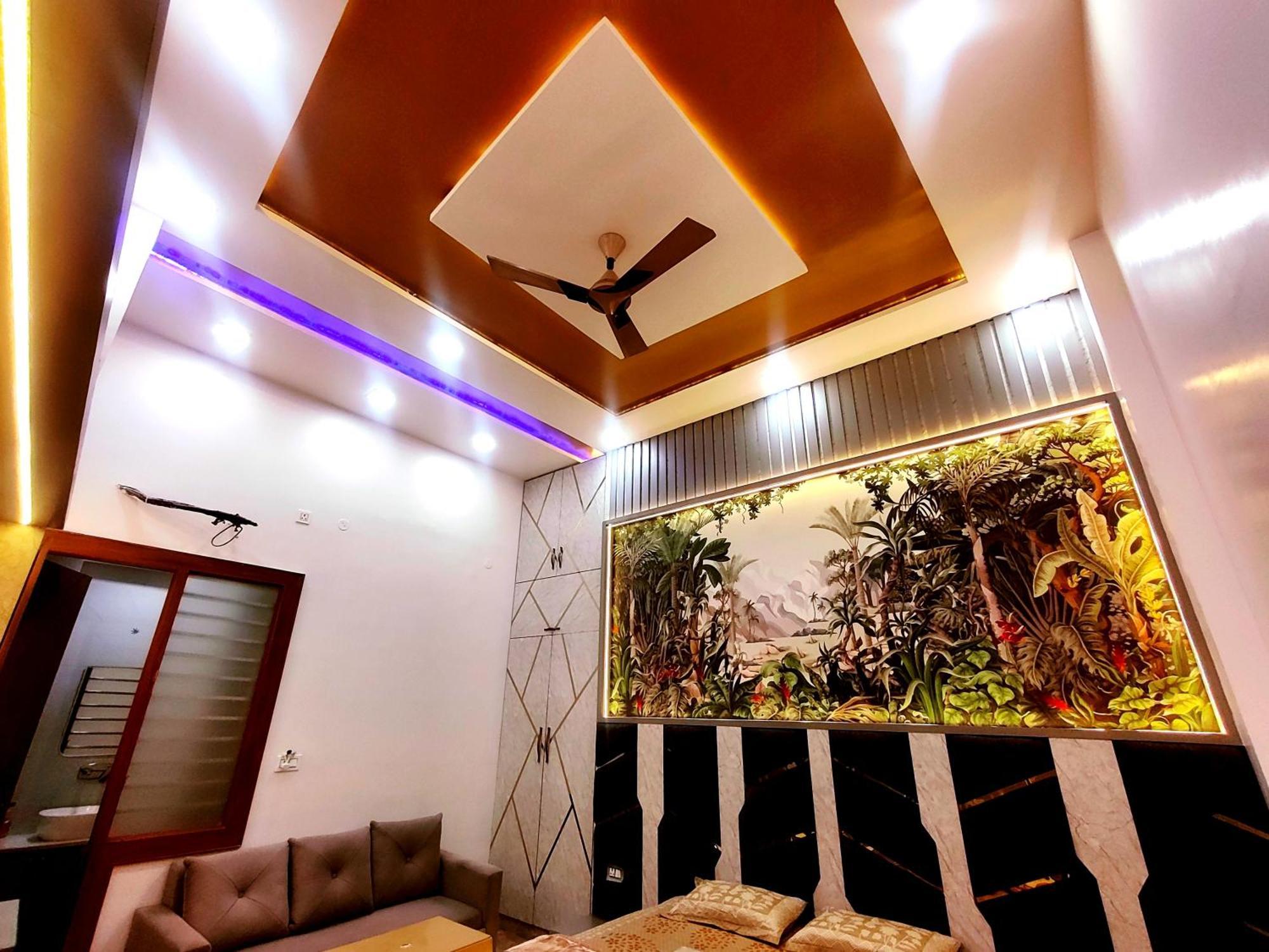 Premium Near Banke Bihari Ji With Power Backup - Free Wifi - Washing Machine Etc Homestay Vrindavan