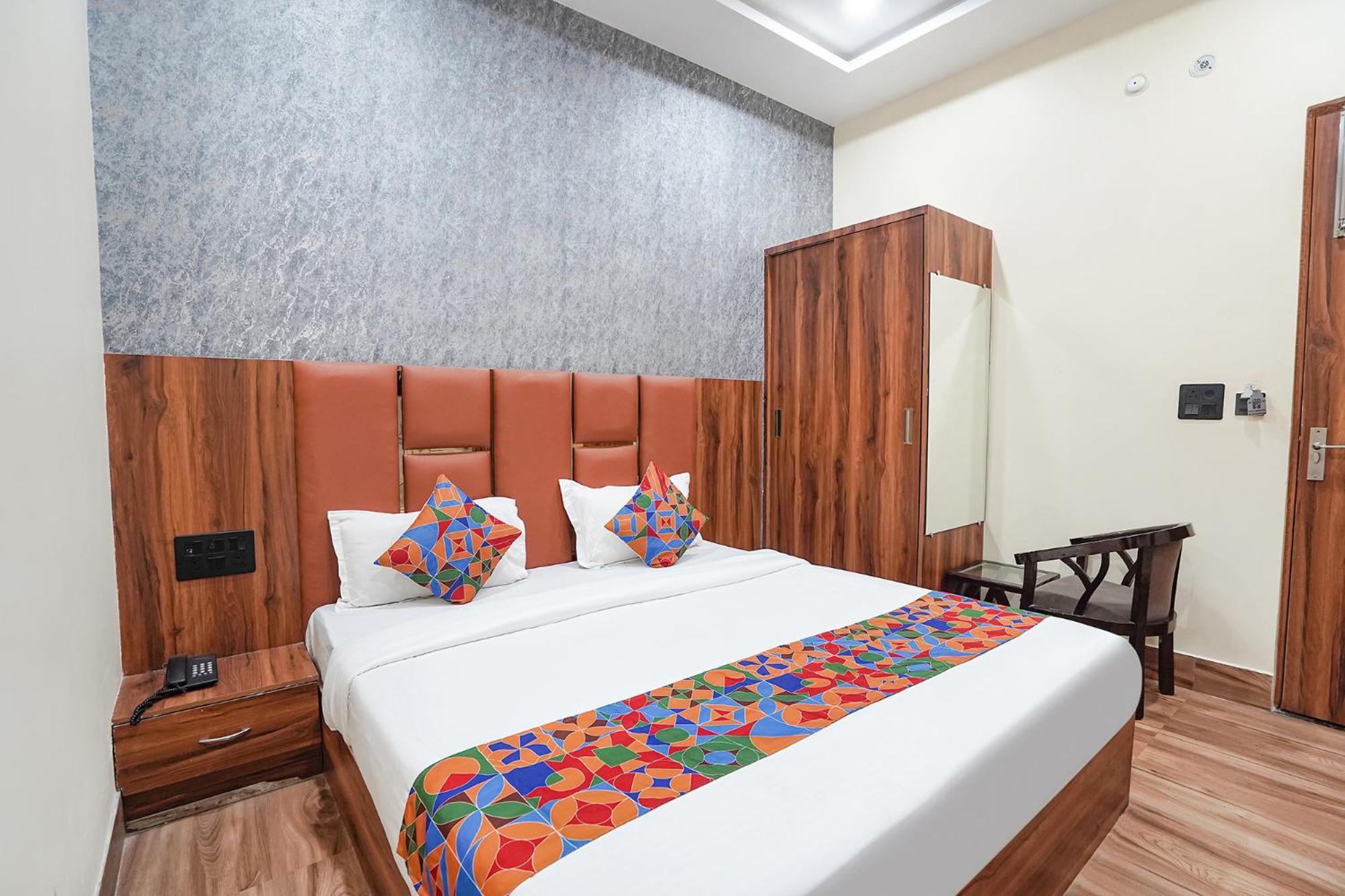 Hotel Fabhotel The Vrindavan