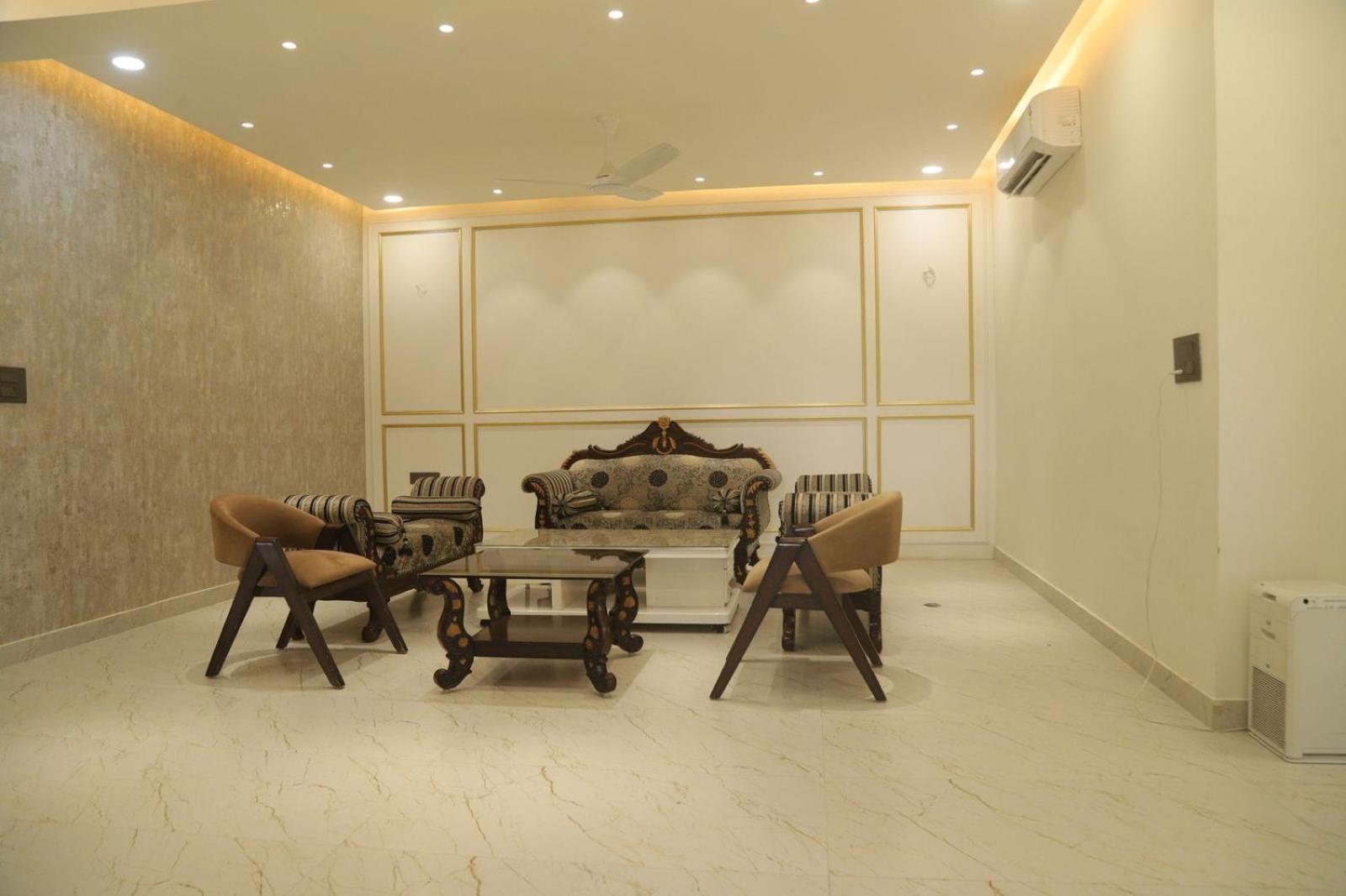 Hotel Shri Radha Oasis Vrindavan