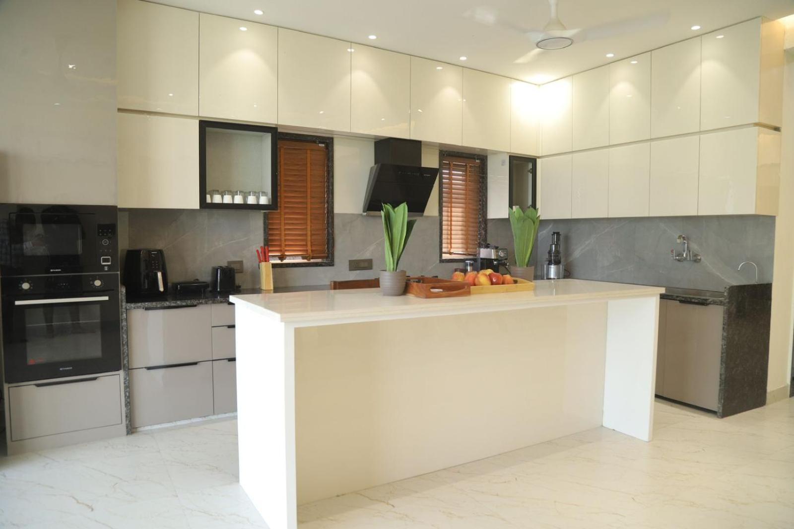 Hotel Shri Radha Oasis