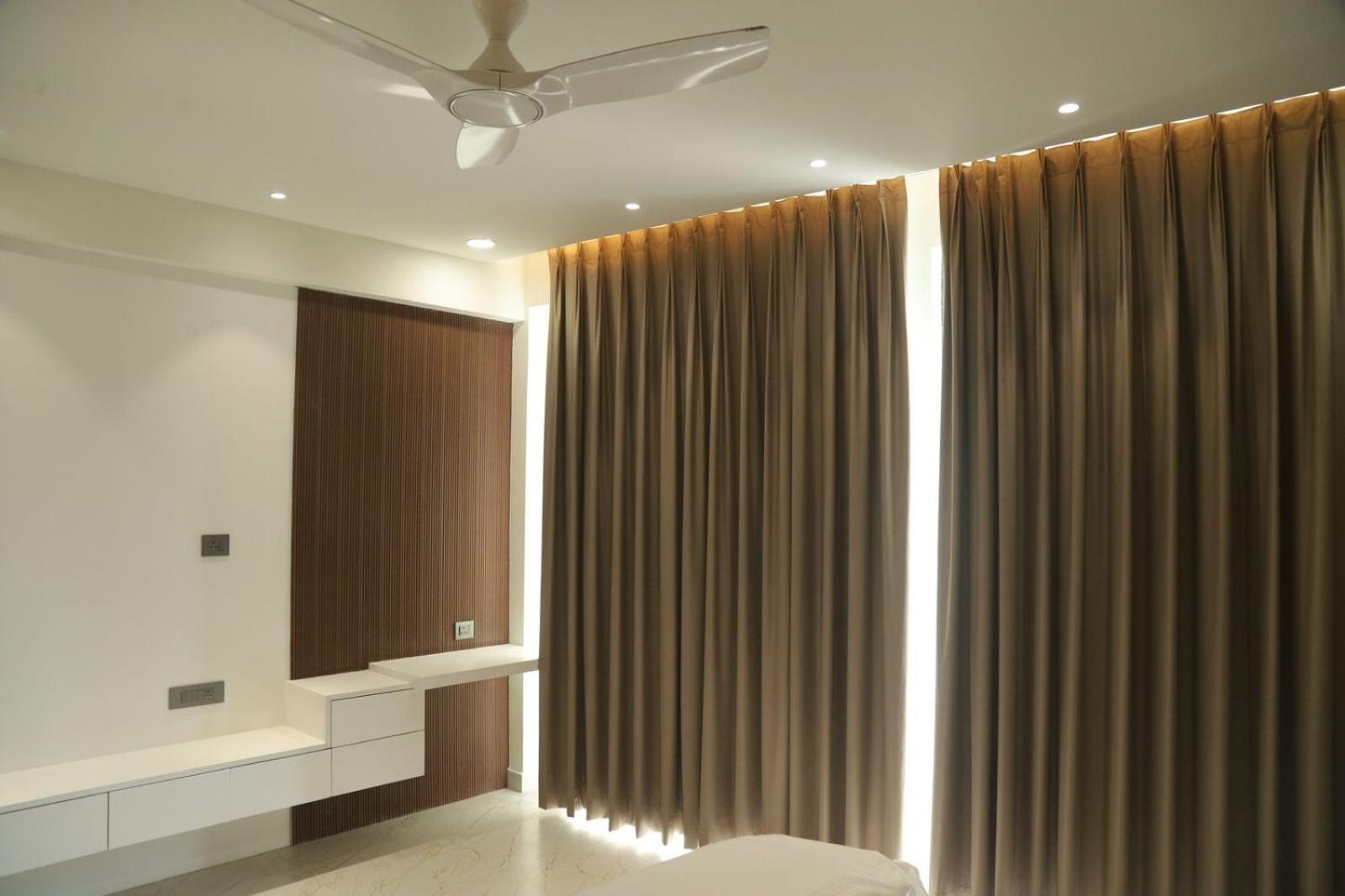 Hotel Shri Radha Oasis