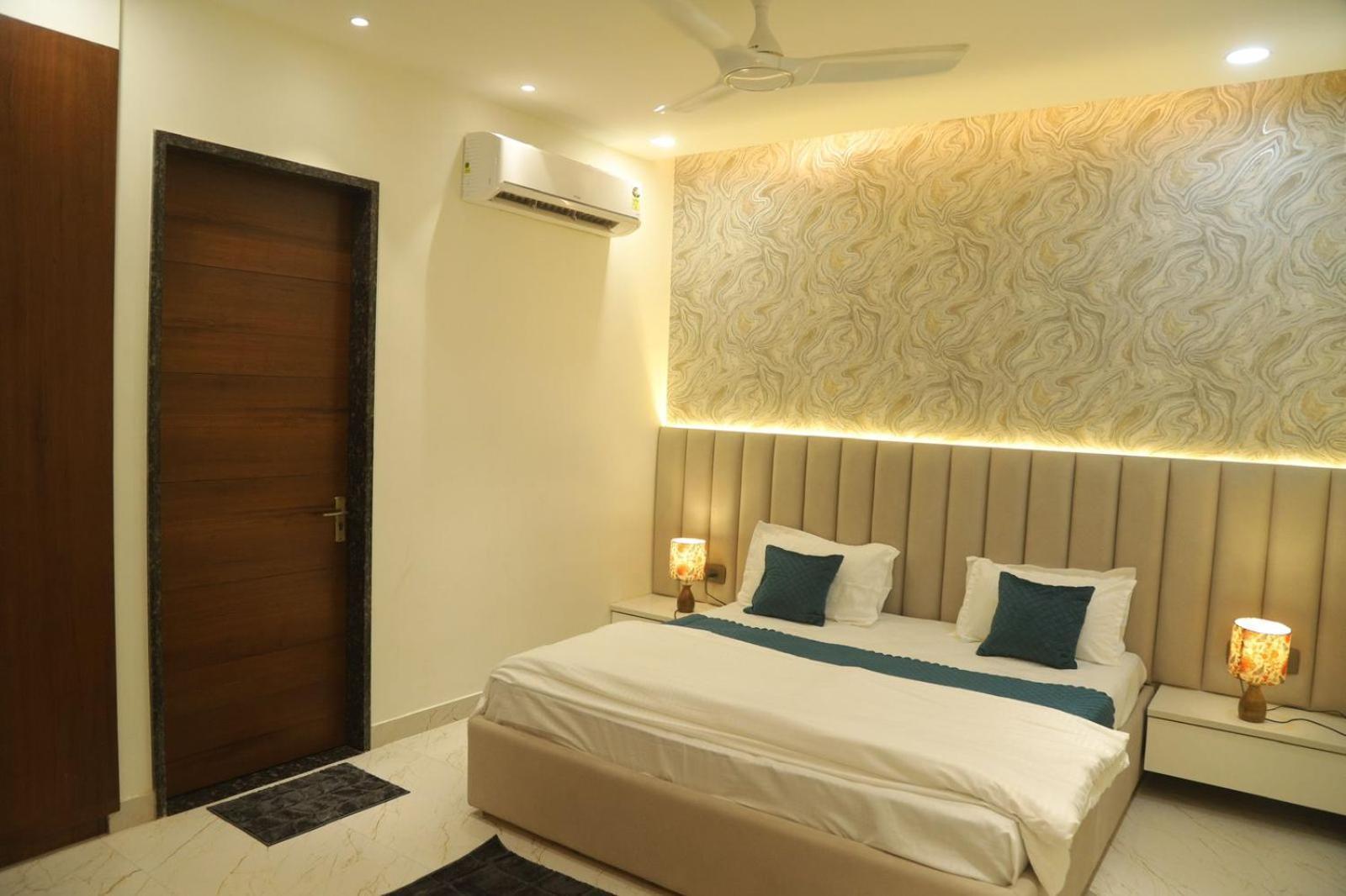 Hotel Shri Radha Oasis Vrindavan