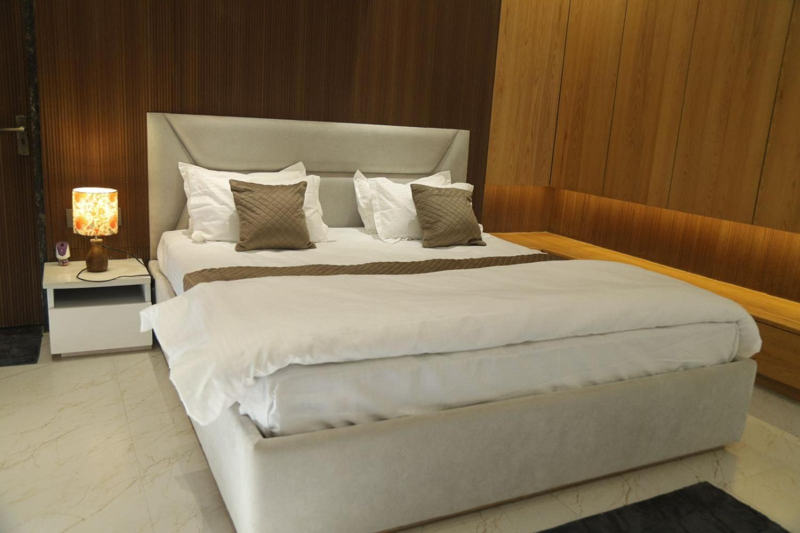 Shri Radha Oasis Hotel