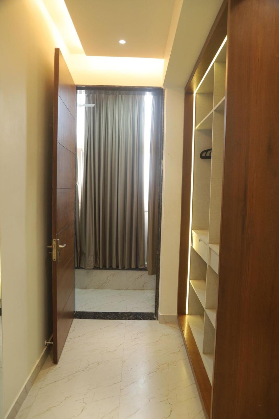 Hotel Shri Radha Oasis Vrindavan