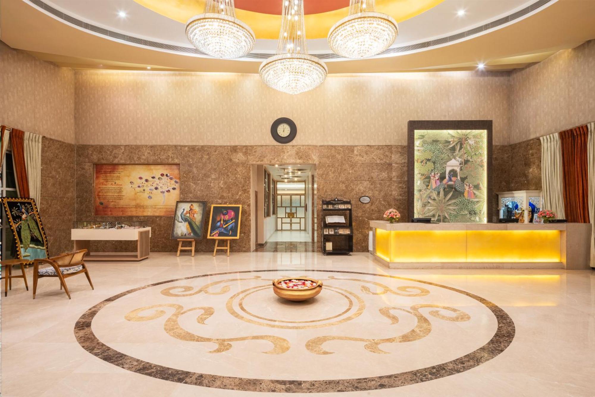 Hotel Nidhivan Sarovar Portico 4*