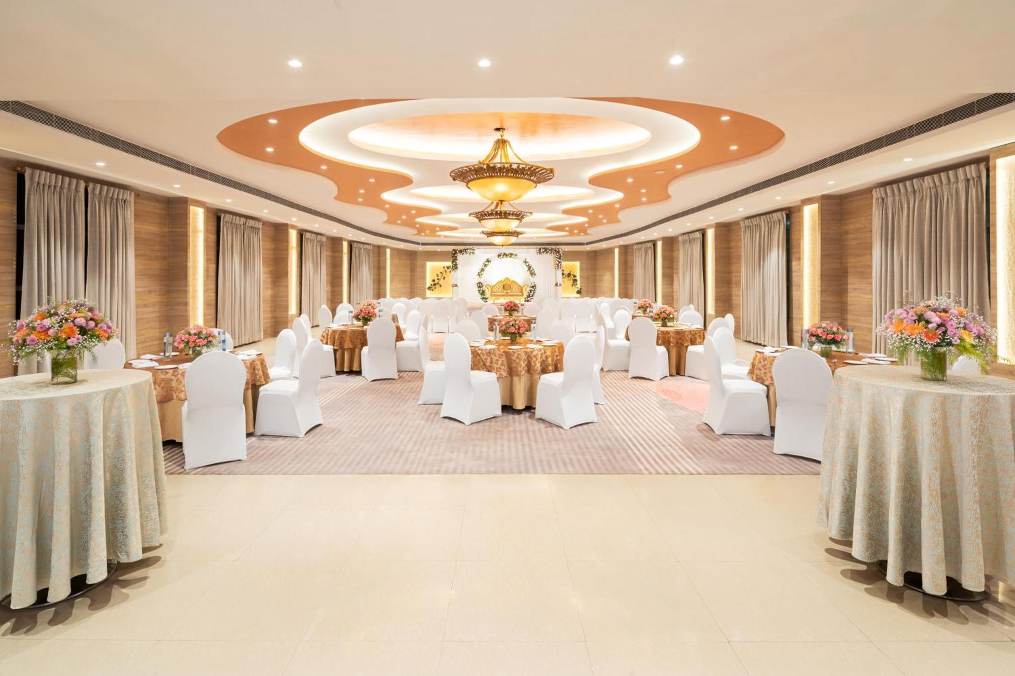 Nidhivan Sarovar Portico Hotel Vrindavan