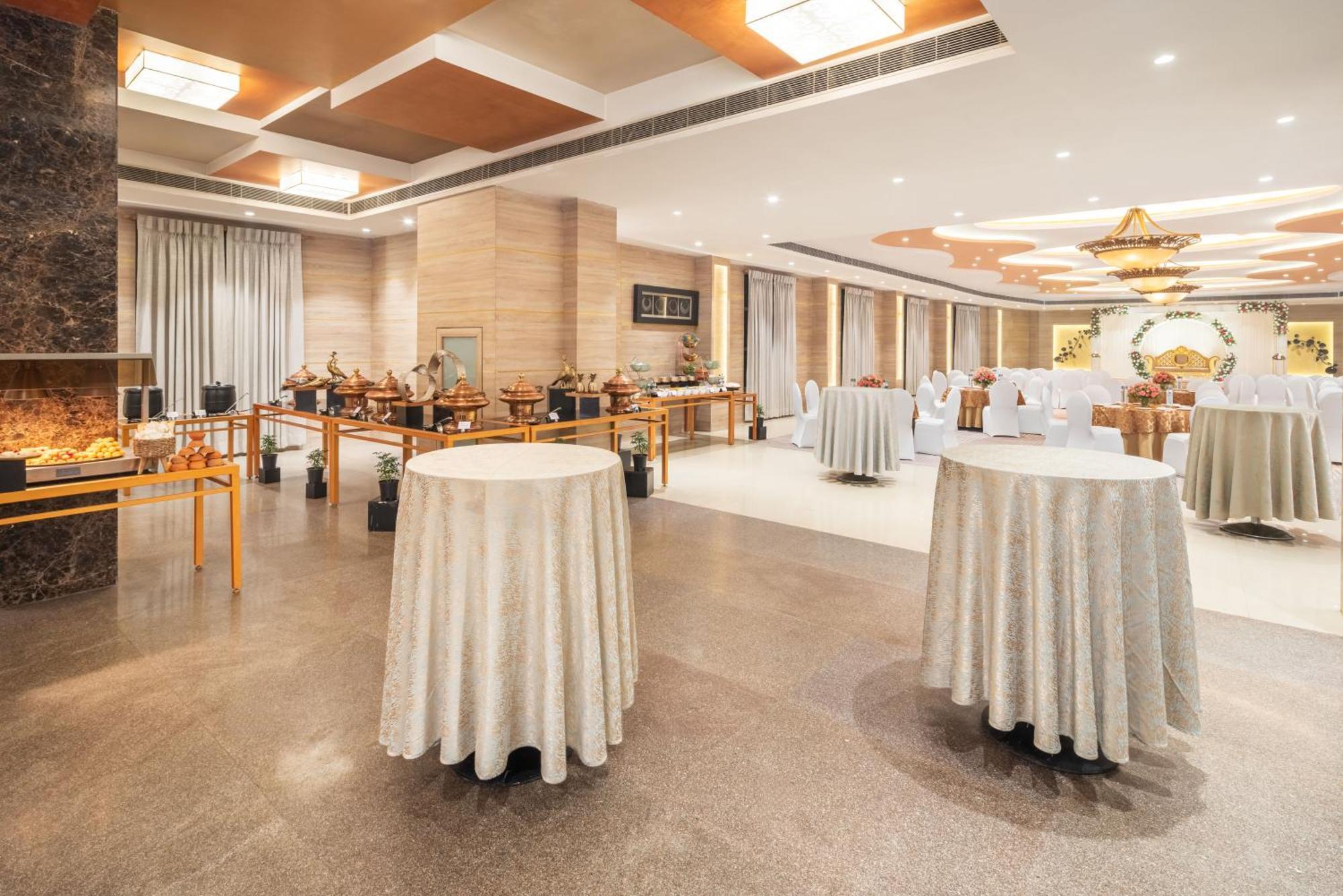 Hotel Nidhivan Sarovar Portico Vrindavan
