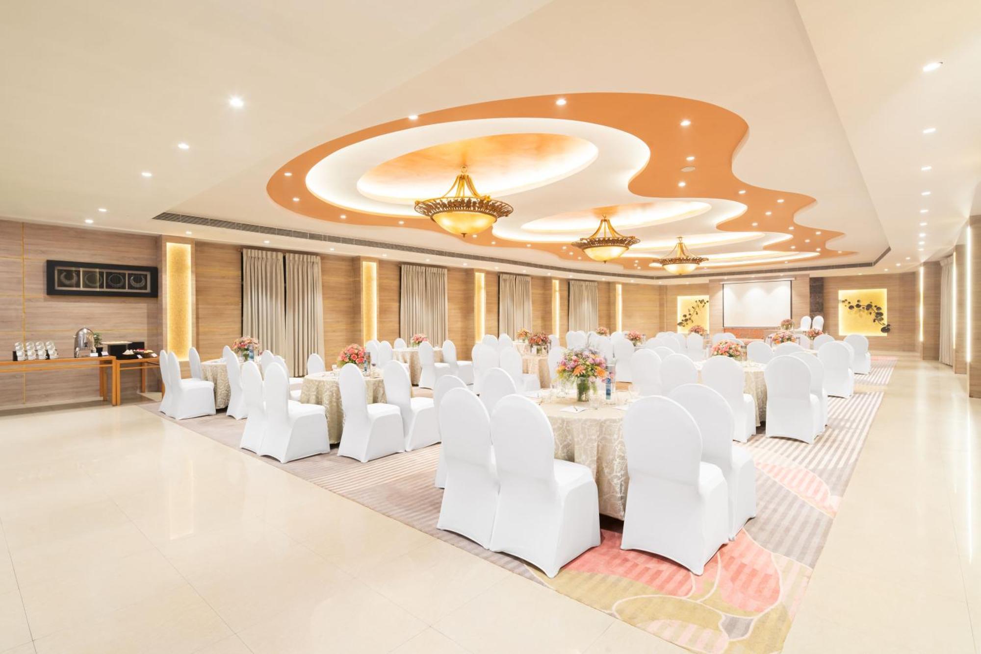 Nidhivan Sarovar Portico