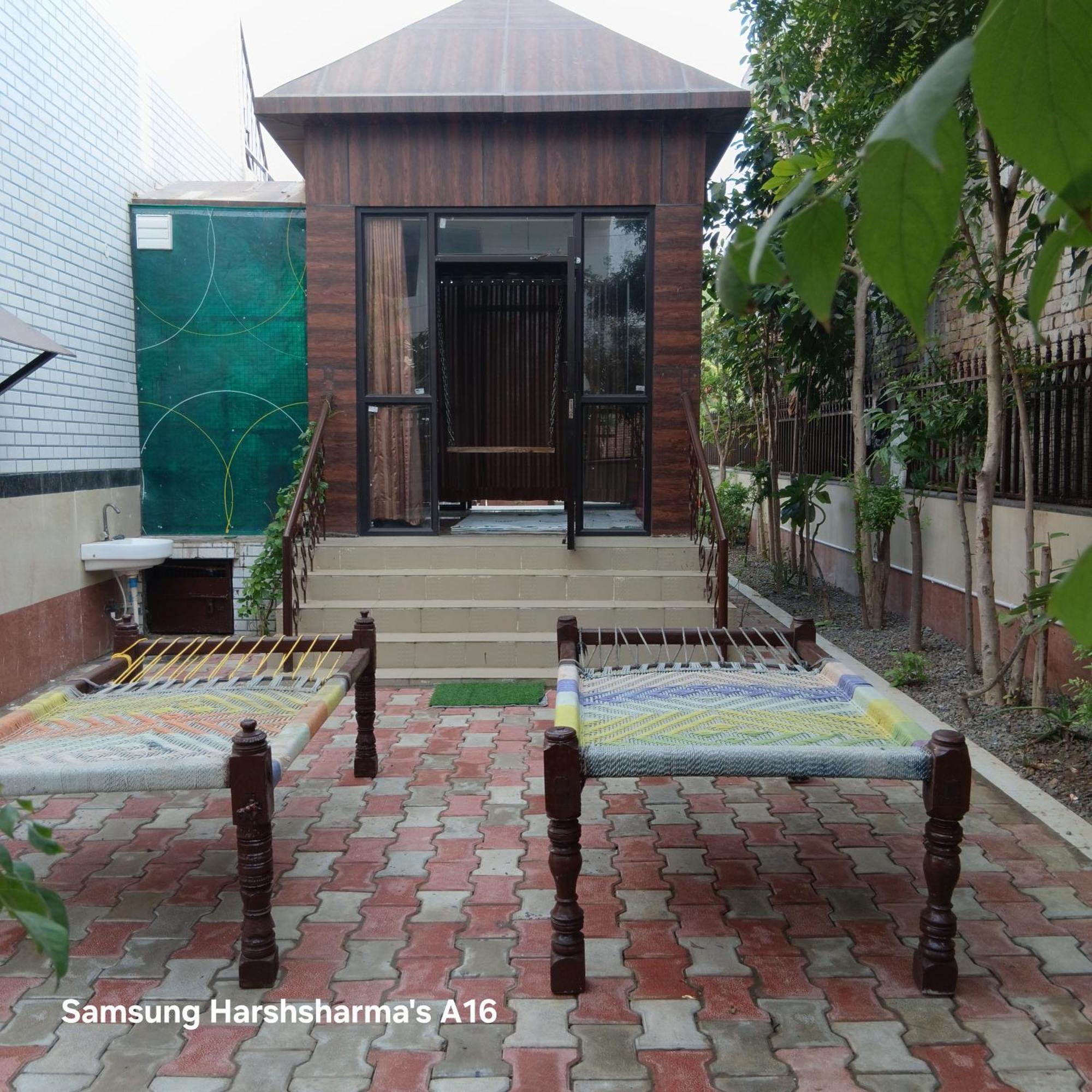65 Sharma Nivash * Vrindavan