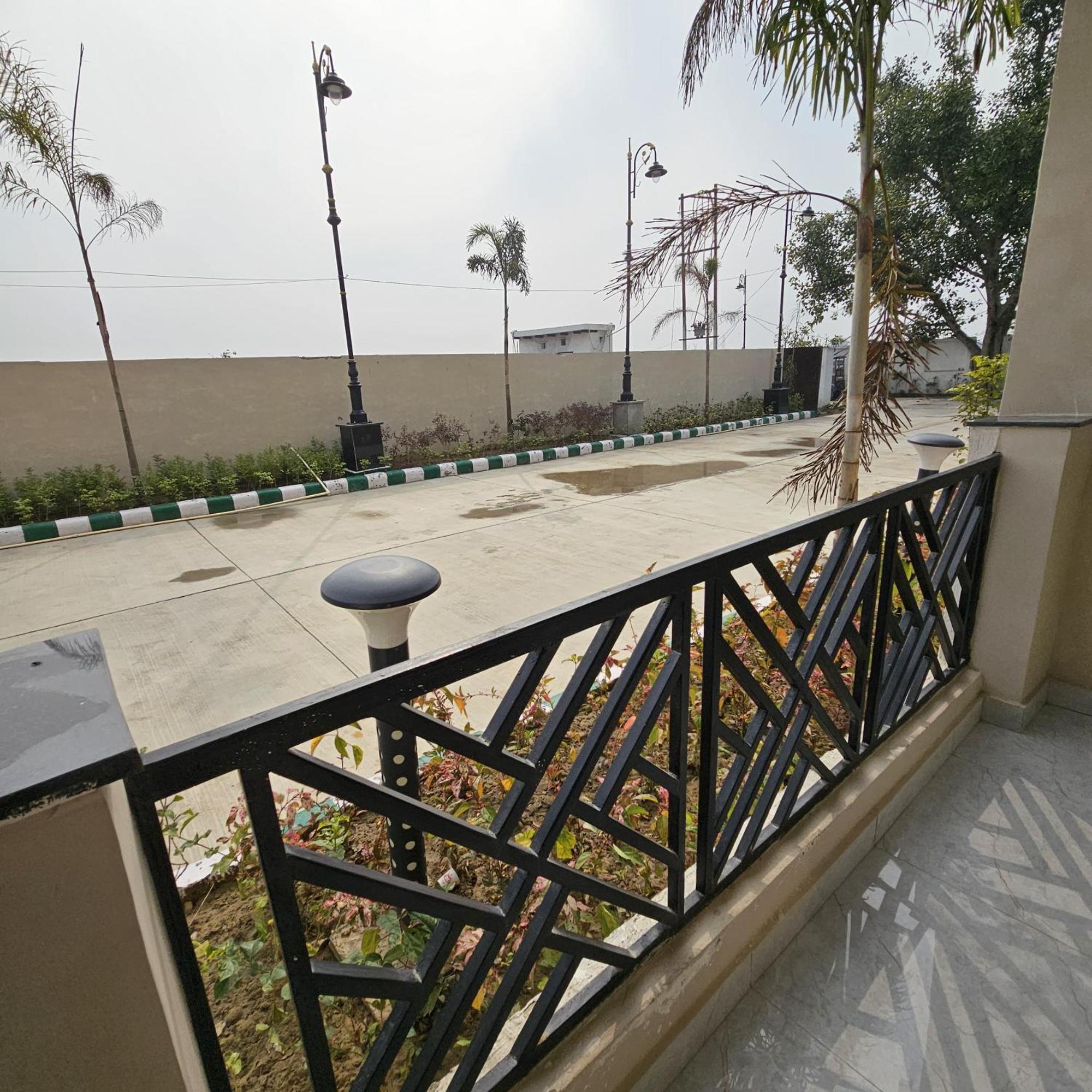 Shri Sadhana Hotel 3*
