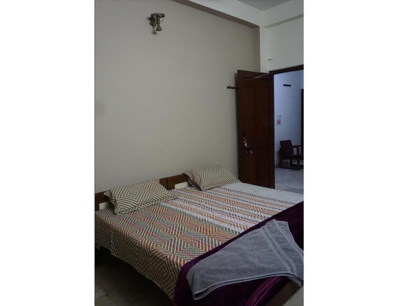 Shri Shri Radha Shyam Palace, *