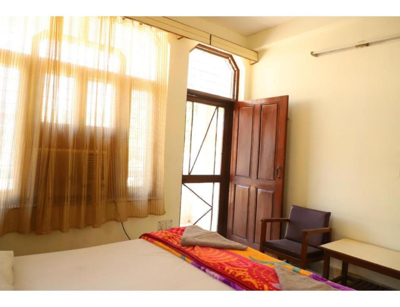 Shri Shri Radha Shyam Palace, Vrindavan