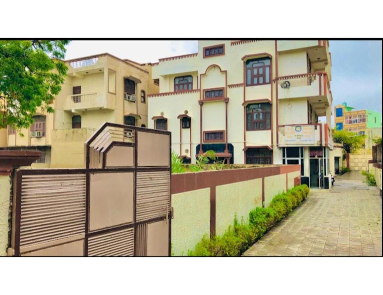 Shri Shri Radha Shyam Palace,
