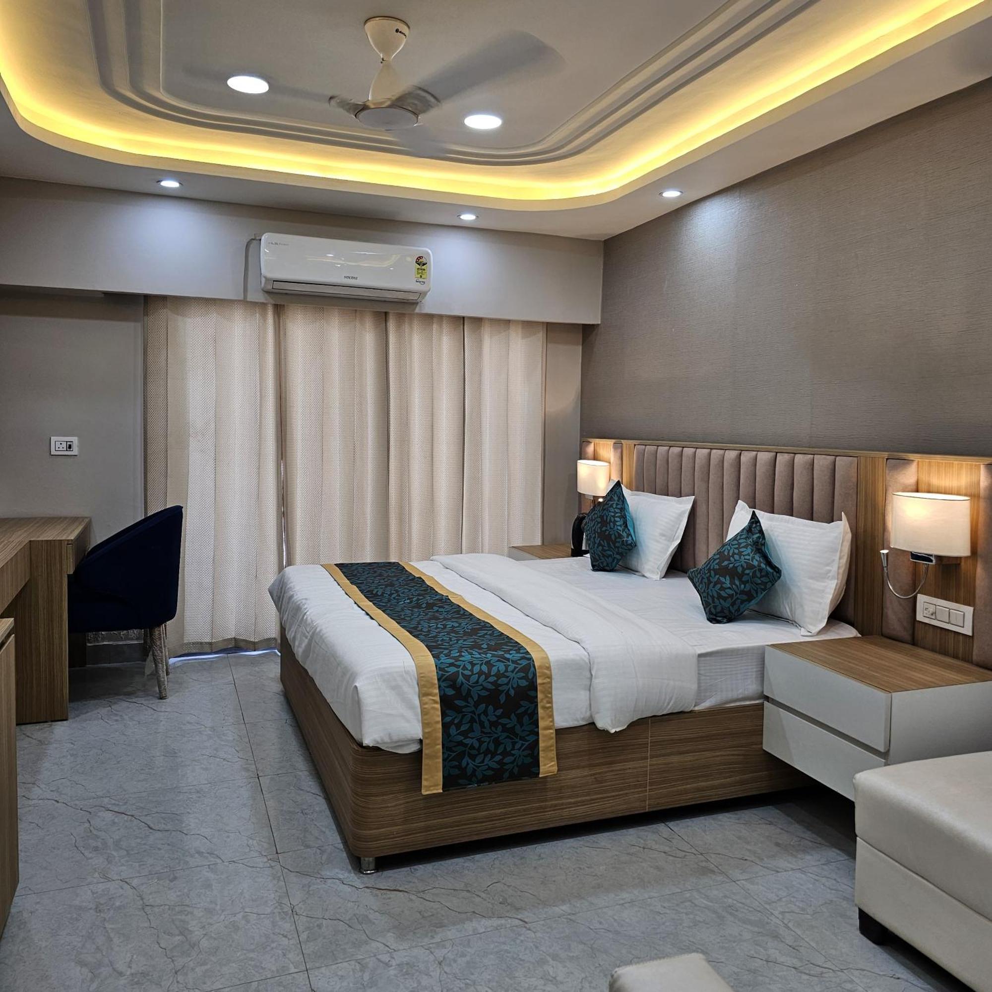 Shri Sadhana Hotel