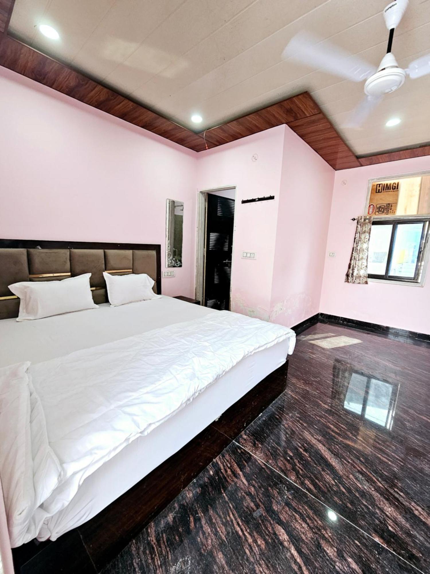 Divy Dhaam Near Prem Mandeer Guest house *