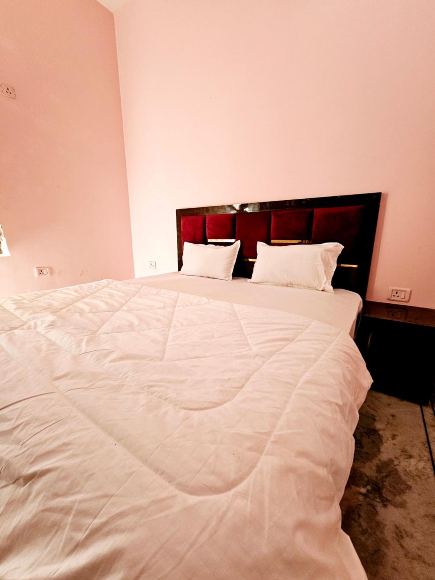 Divy Dhaam Near Prem Mandeer Guest house