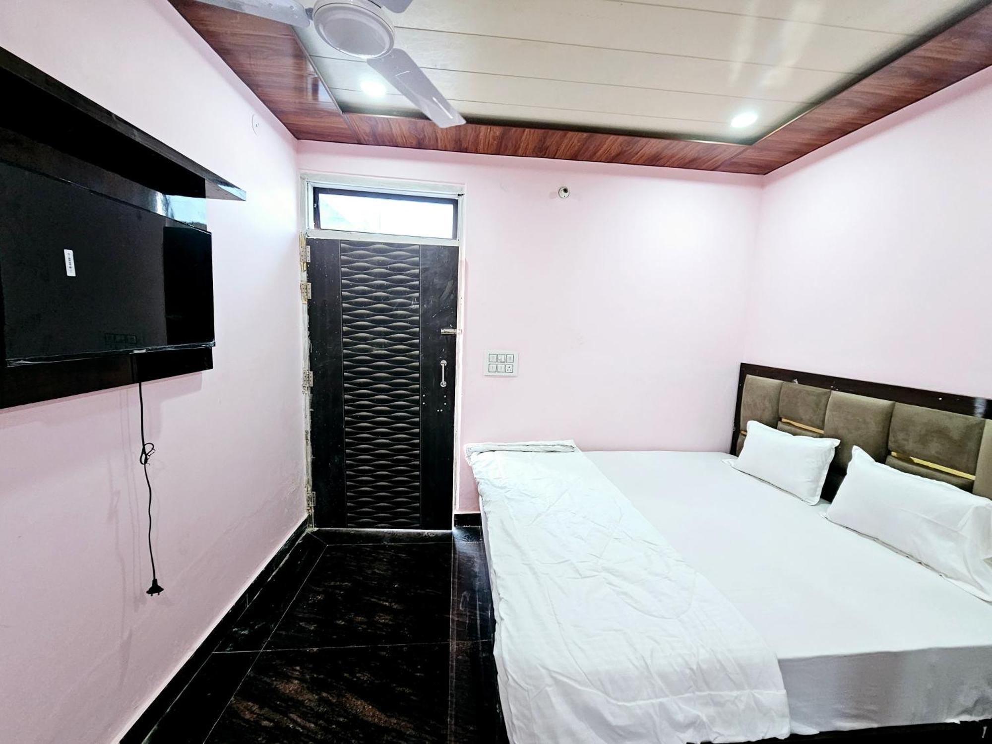 Guest house Divy Dhaam Near Prem Mandeer *