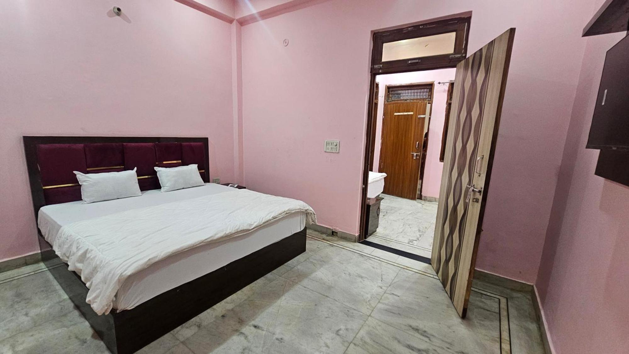 Divy Dhaam Near Prem Mandeer Guest house *