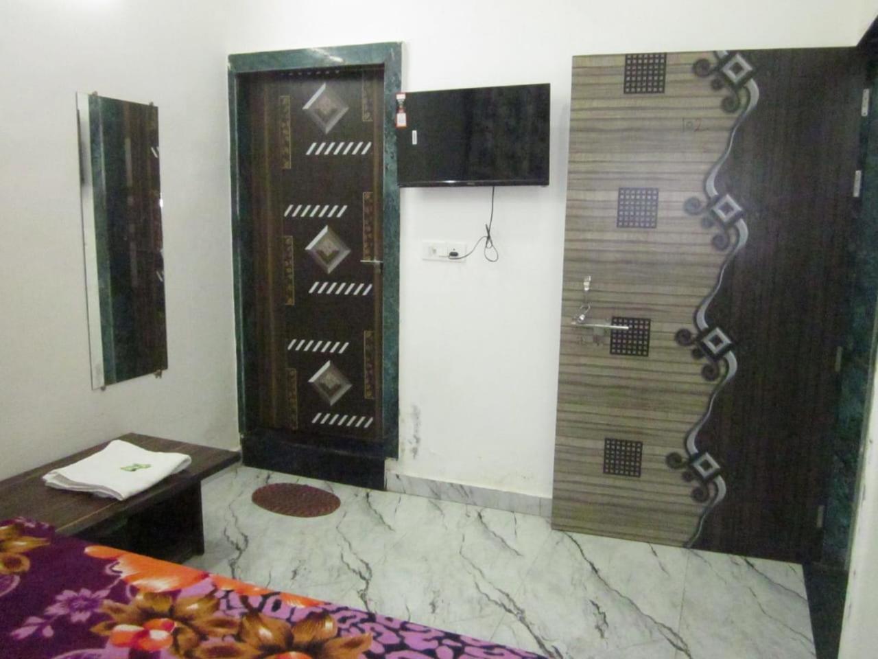 Shri Prabhu Dham Hotel Vrindavan