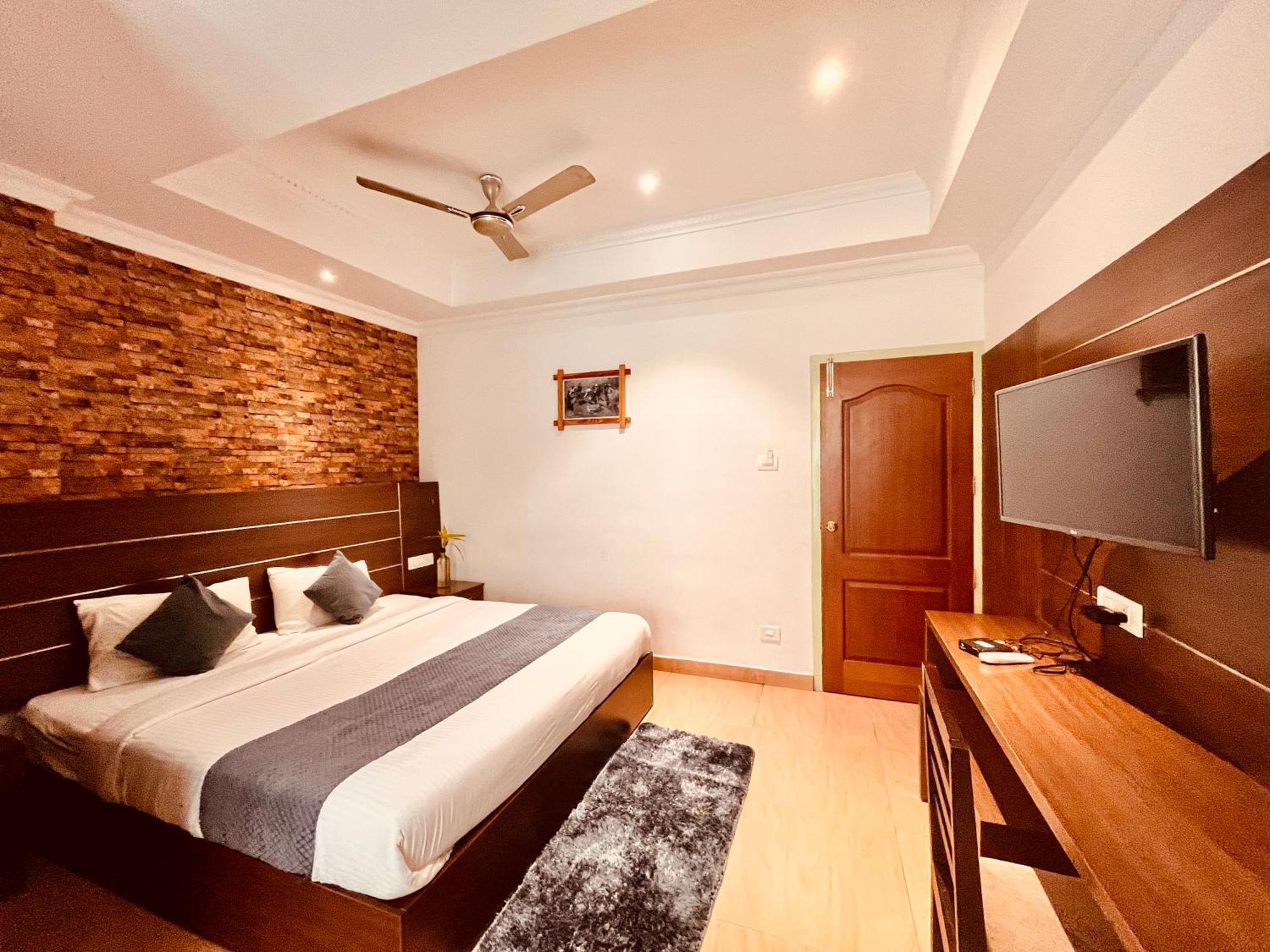 Hotel The Garnet Resort - Top Rated & Most Awarded Property In Vrindavan