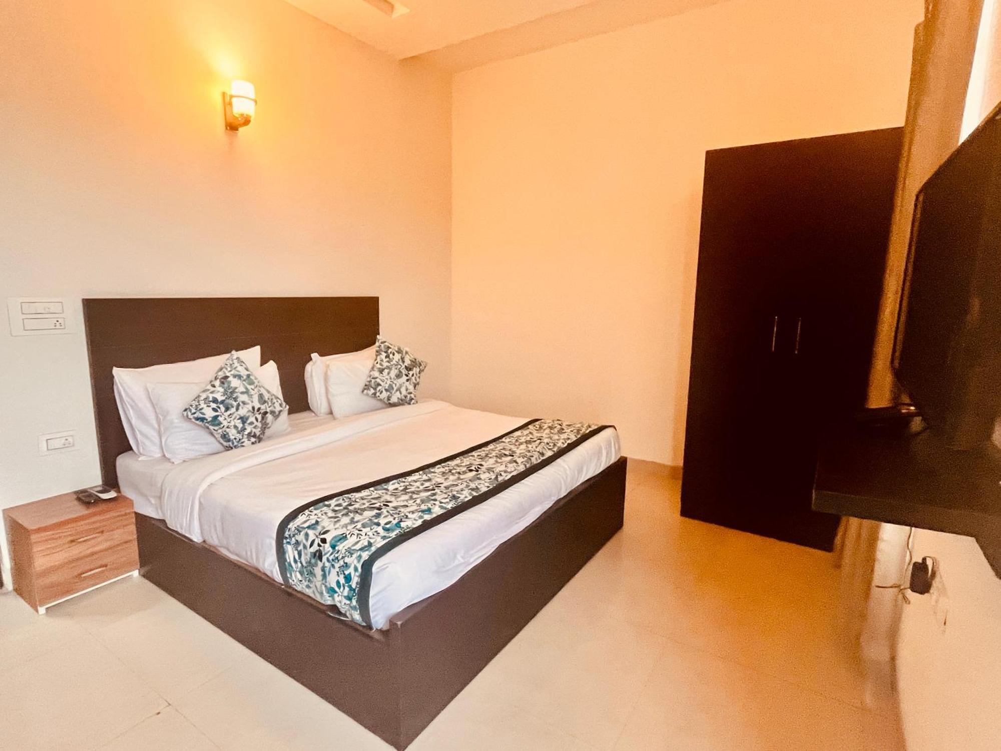 The Garnet Resort - Top Rated & Most Awarded Property In Vrindavan Hotel
