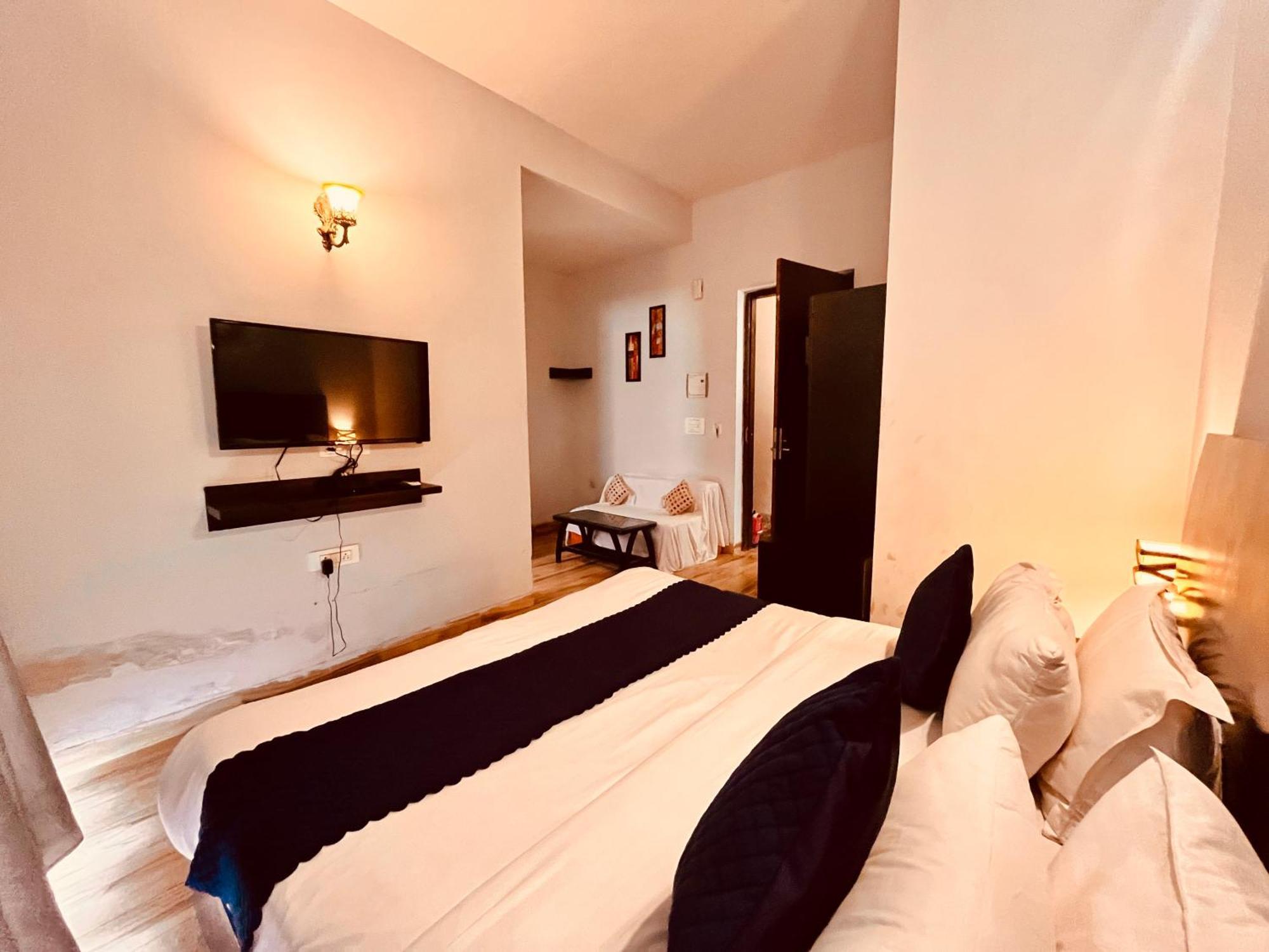 Hotel The Garnet Resort - Top Rated & Most Awarded Property In Vrindavan