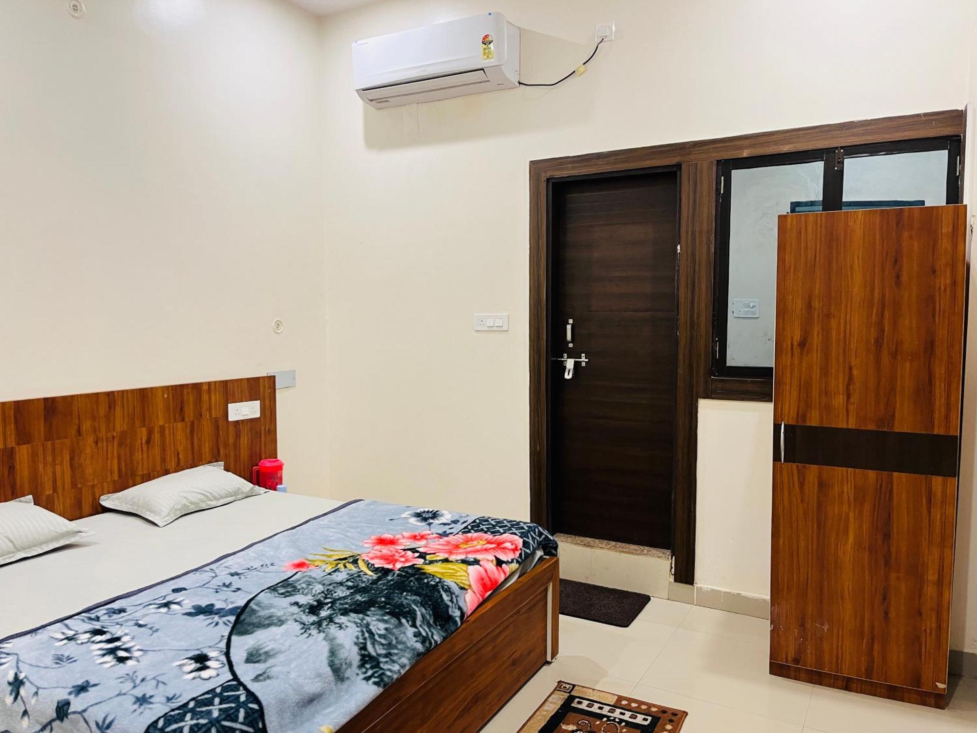 Shri Radha Kunj Homestay *