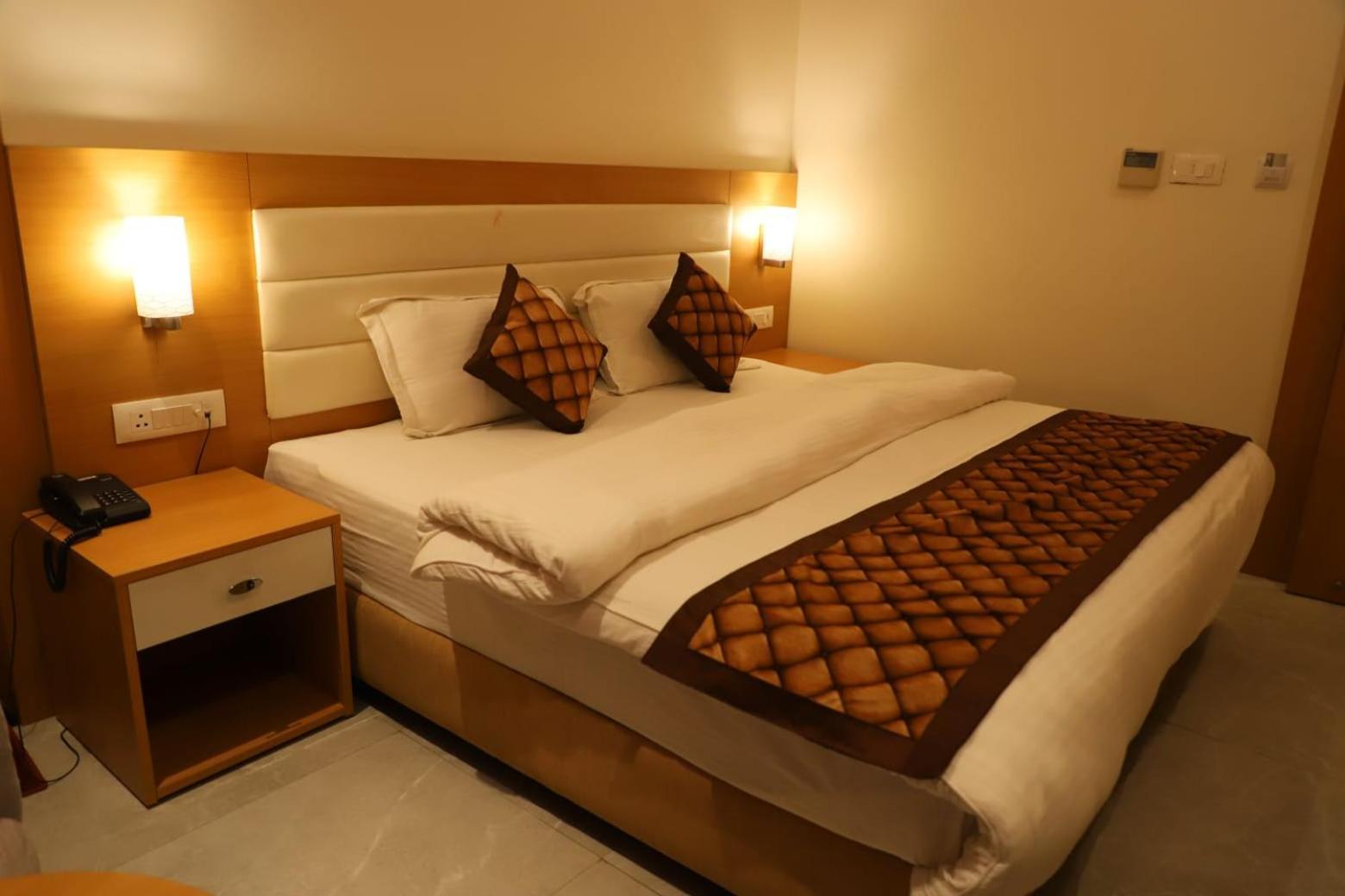 Hotel Ananda Castle