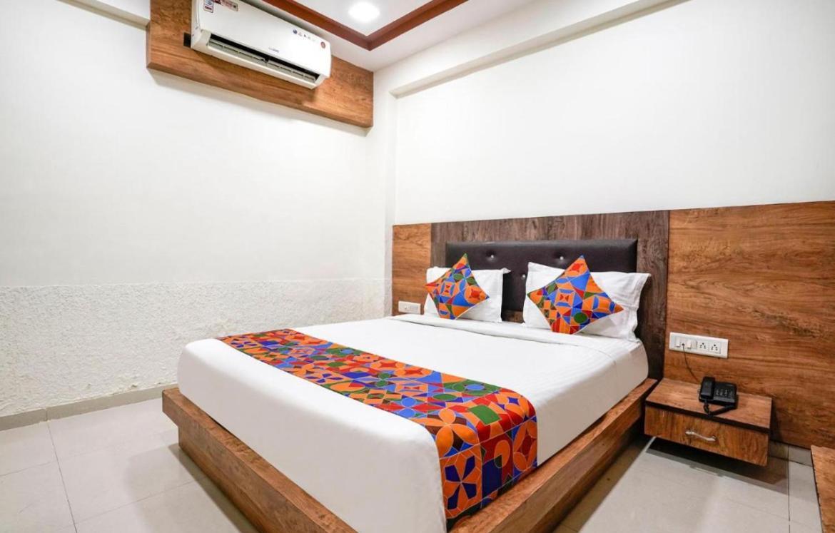 Whitehouse - Family In Vrindavan- Ideal For Families - Inhouse Parking -free 5g Internet Vrindavan