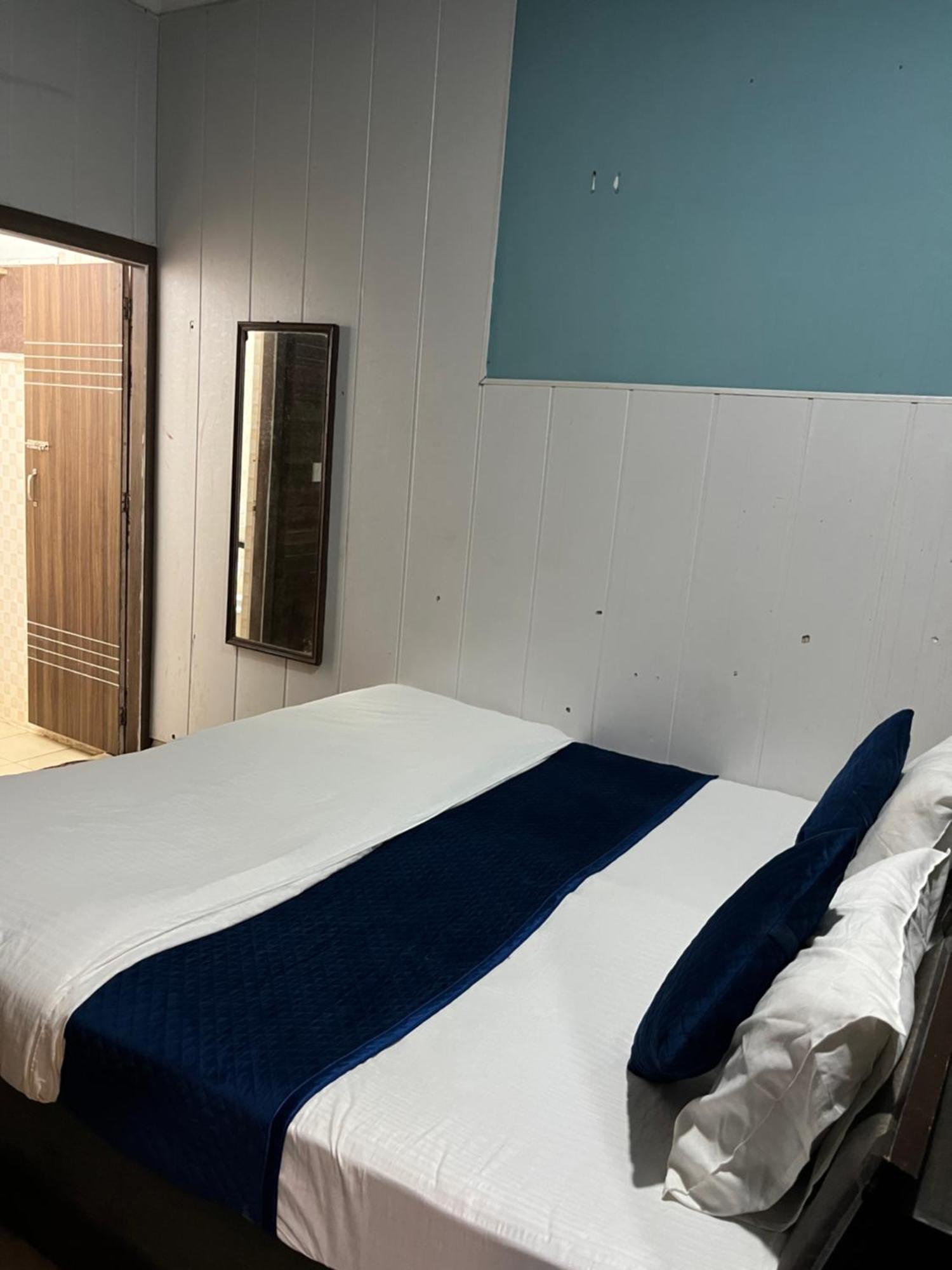 Hotel Great - Rated In Vrindavan- Ideal For Families Vrindavan