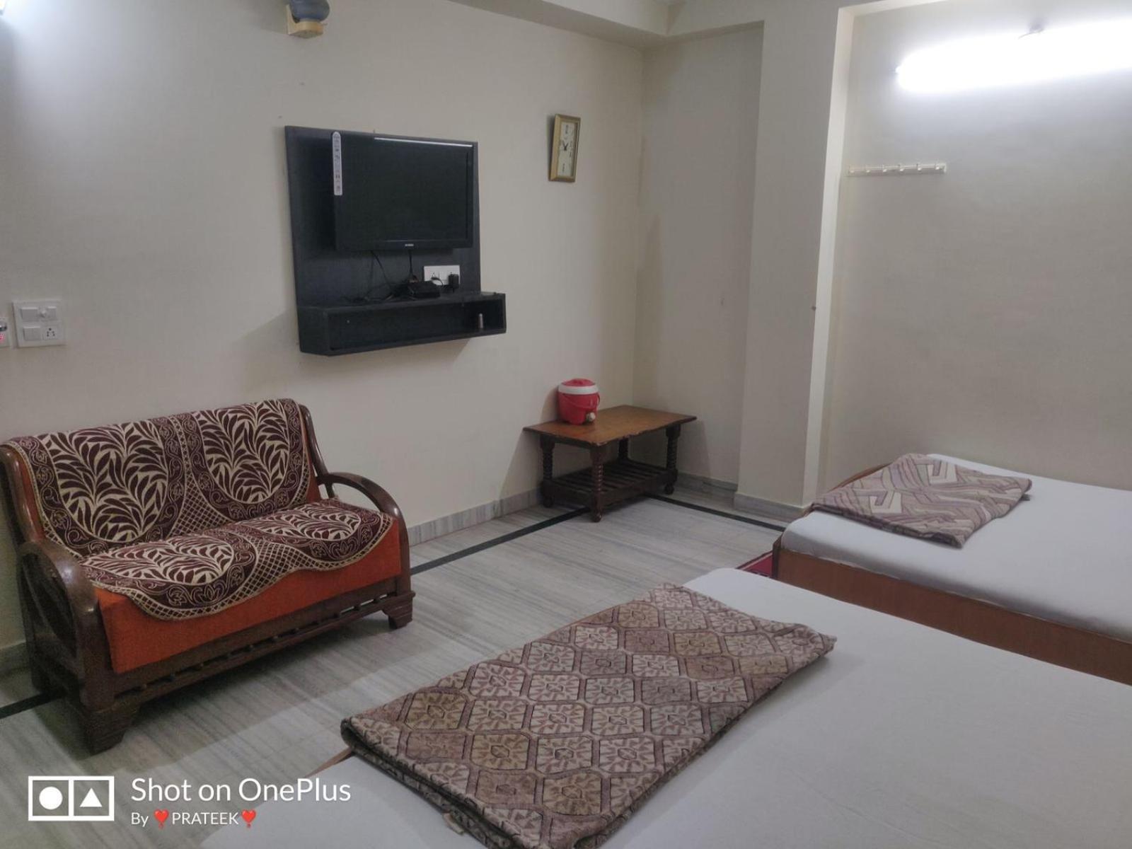 Giriraj Kripa Hotel