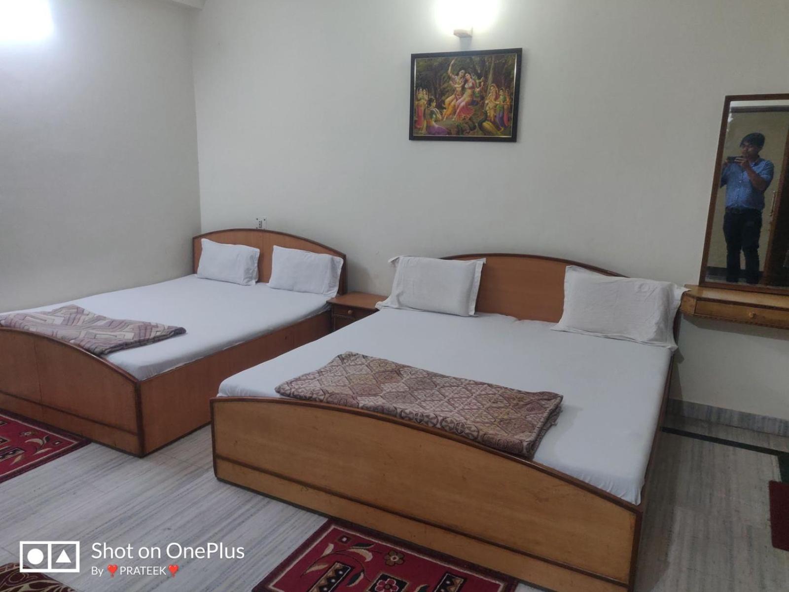 Giriraj Kripa 3*