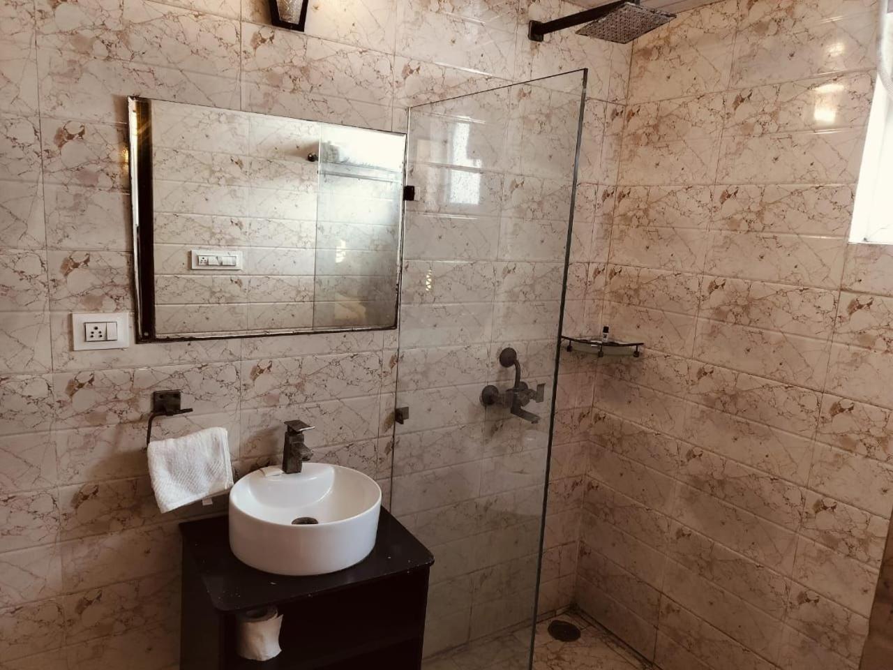 Ganret And Hotel Vrindavan