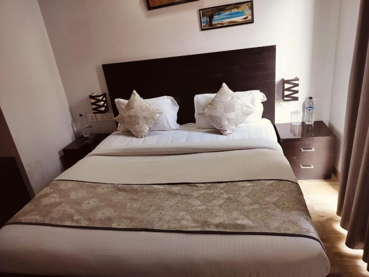 Hotel Ganret And Vrindavan