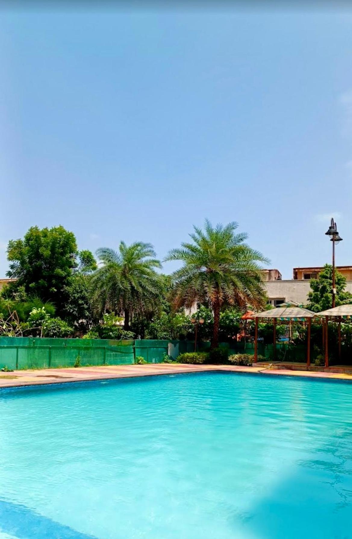 Zenroofs- Brij Bhumi Haven Apartment *