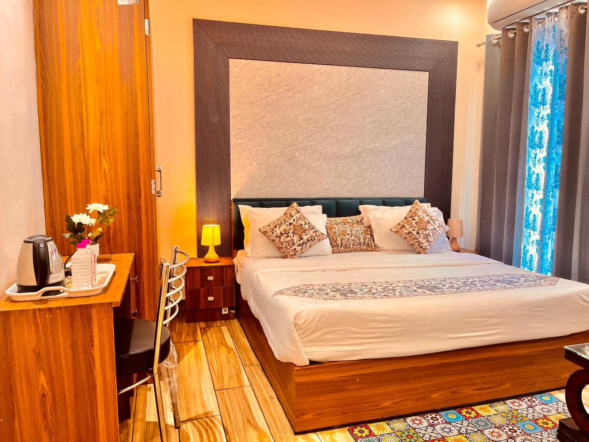 The Pearl Hotel Vrindavan