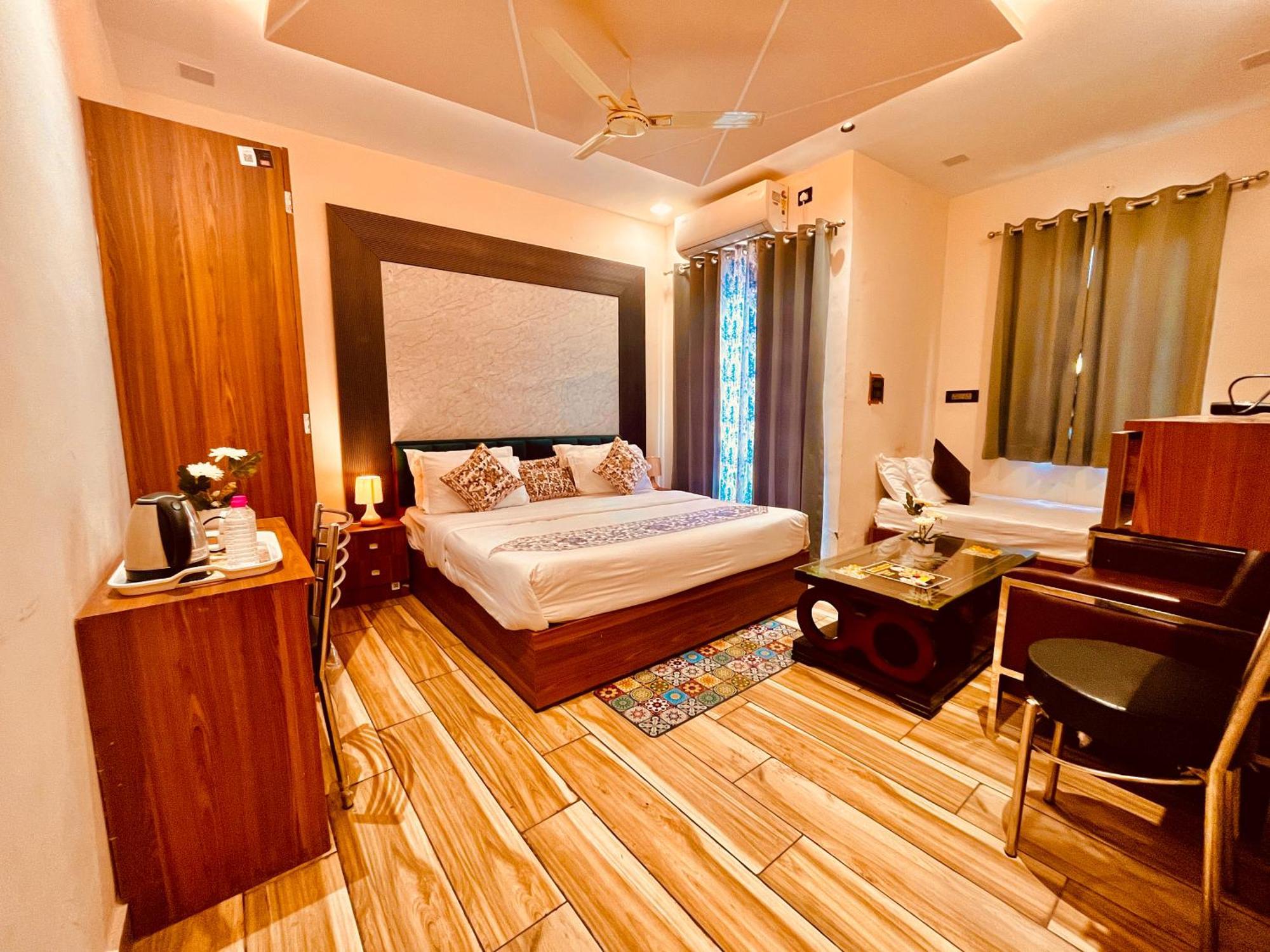 Hotel The Pearl Vrindavan