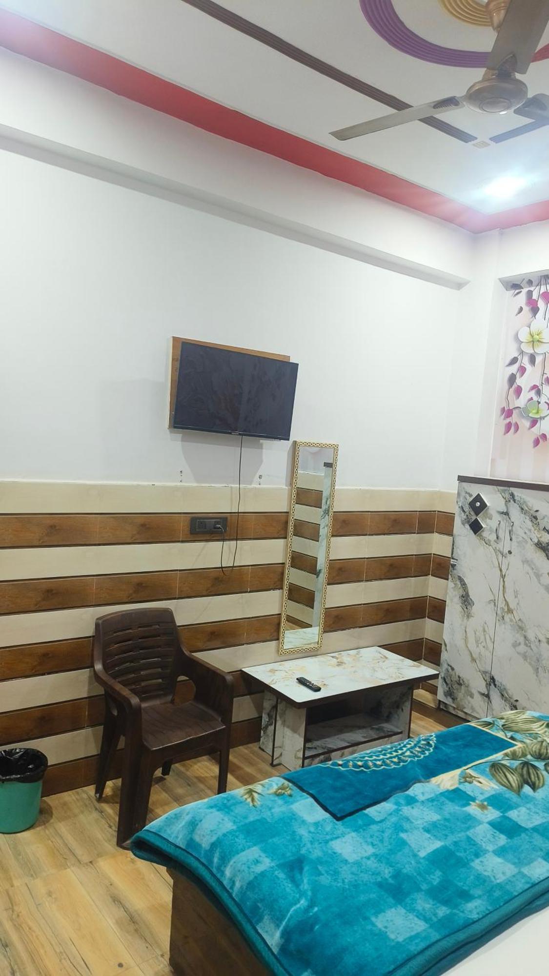 Guest house K.d.dham-near Prem Mandir *