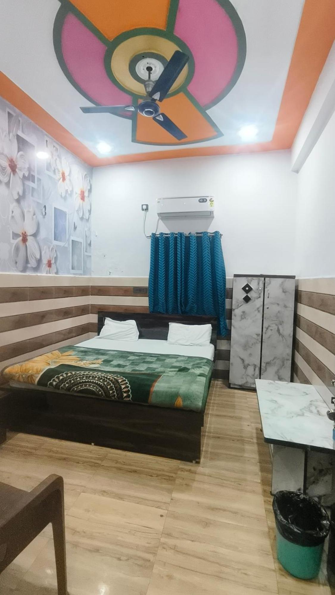 K.d.dham-near Prem Mandir * Vrindavan