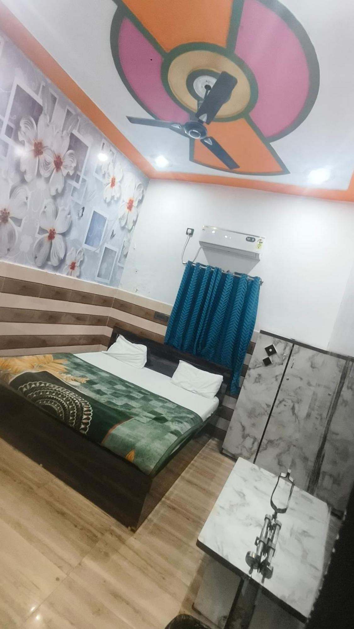 K.d.dham-near Prem Mandir * Vrindavan