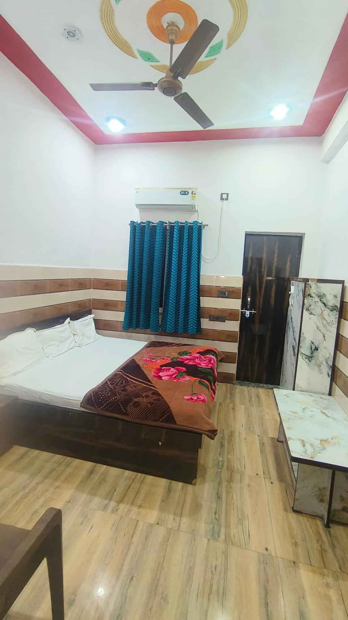 Guest house K.d.dham-near Prem Mandir