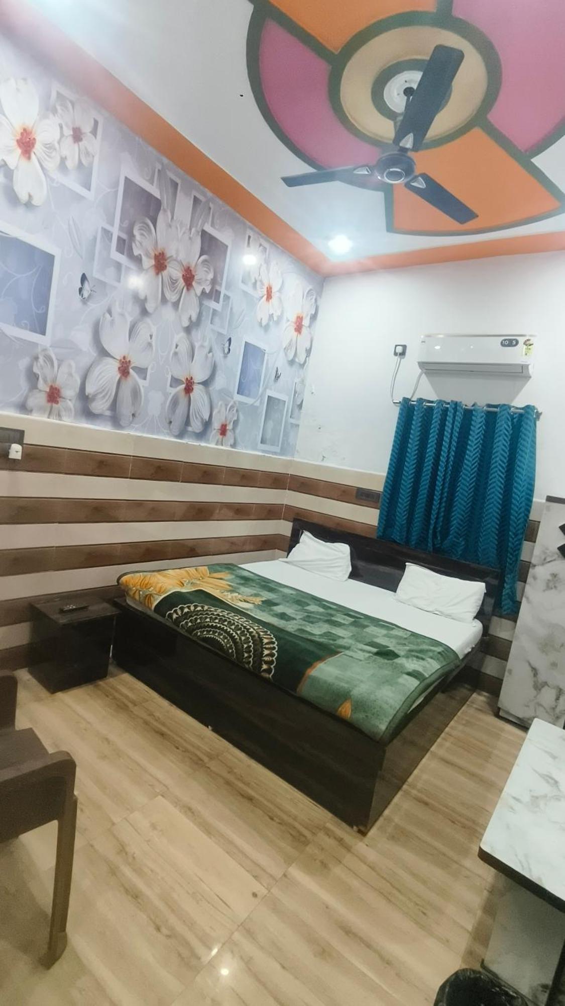 Guest house K.d.dham-near Prem Mandir *