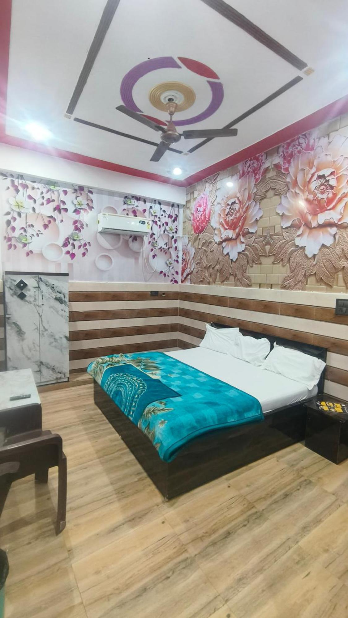 K.d.dham-near Prem Mandir Guest house Vrindavan