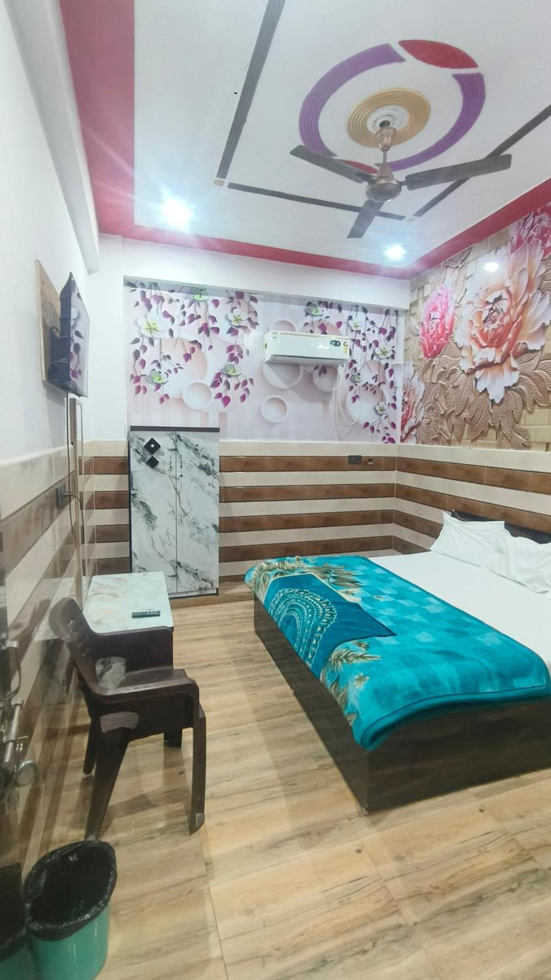 K.d.dham-near Prem Mandir